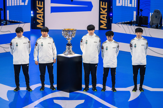 关于惊天逆转！S赛战队挺进四强的信息