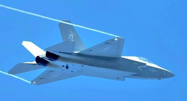 全球热议！田径场外八卦引关注