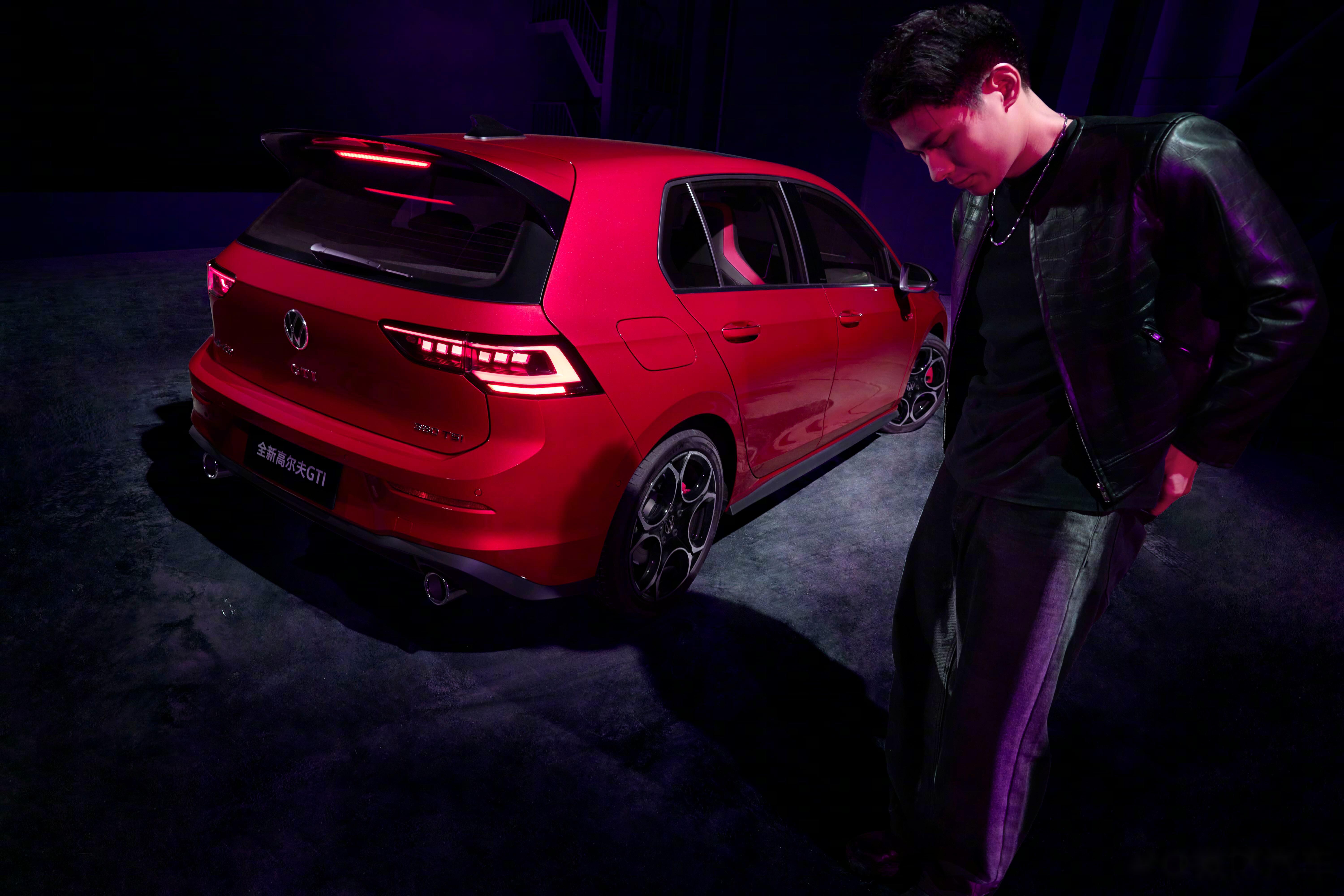 全球热议！高尔夫场外八卦引关注