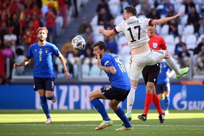 乌拉圭轻取巴黎，奥亚尔萨瓦尔关键制胜的简单介绍