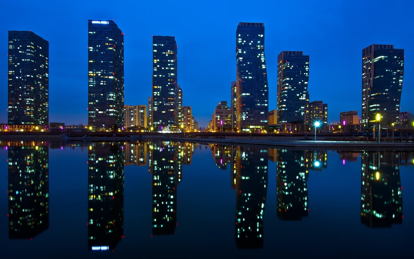 跨越球网与绿茵场的荣耀共振，卡瓦哈尔的救赎与突尼斯的斩落