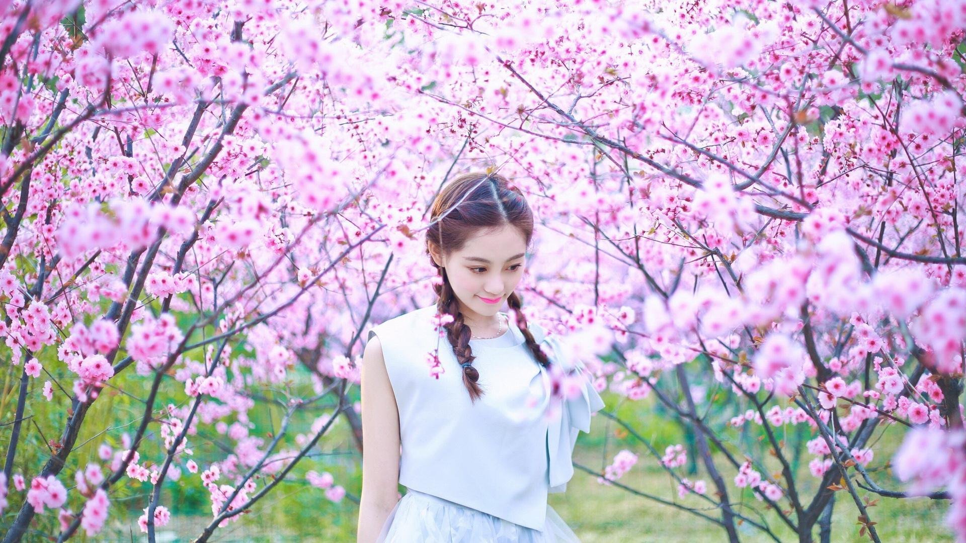 火线对决，当米切尔的炽热手感点燃底特律的夜晚